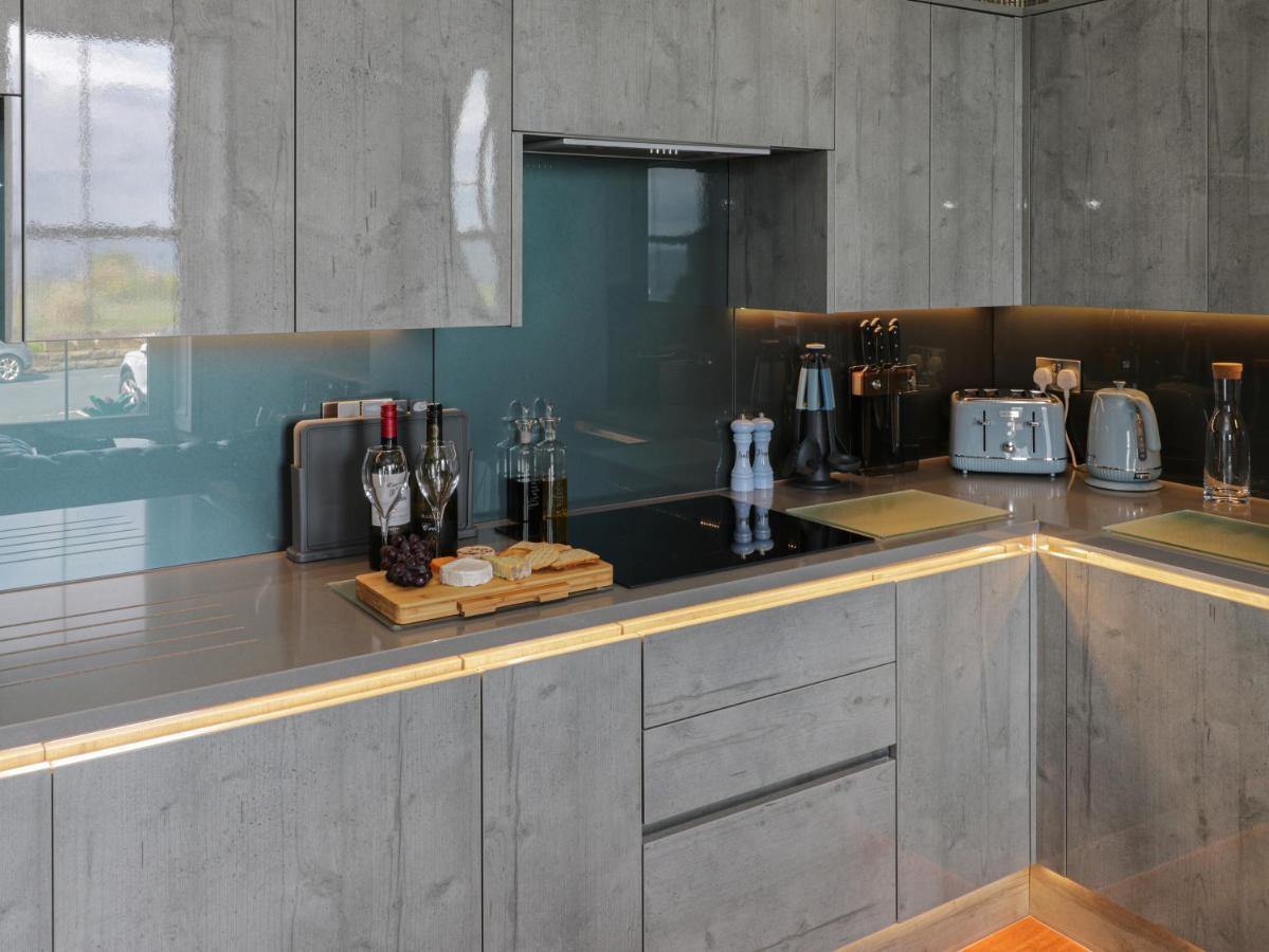 Appartamento Sapphire Seas Whitby Esterno foto