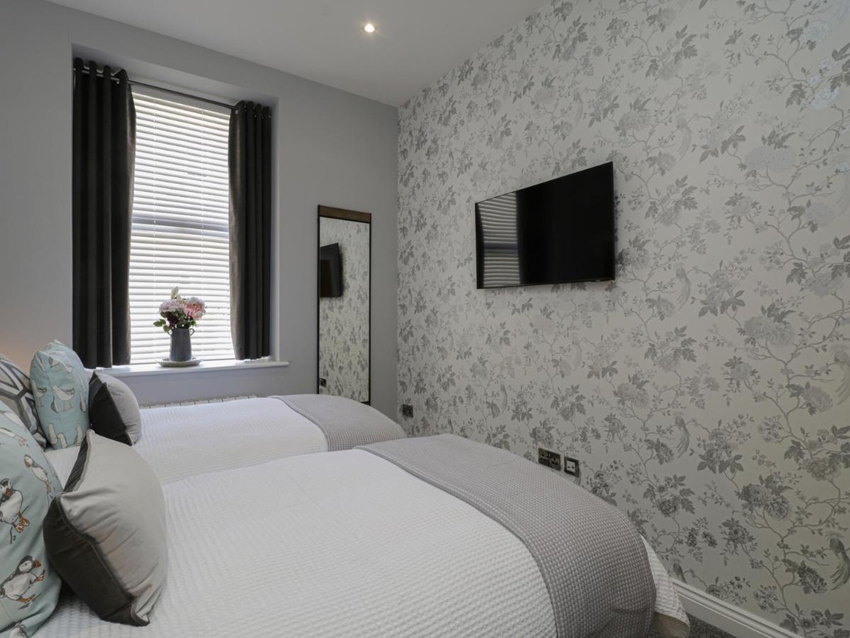 Appartamento Sapphire Seas Whitby Esterno foto