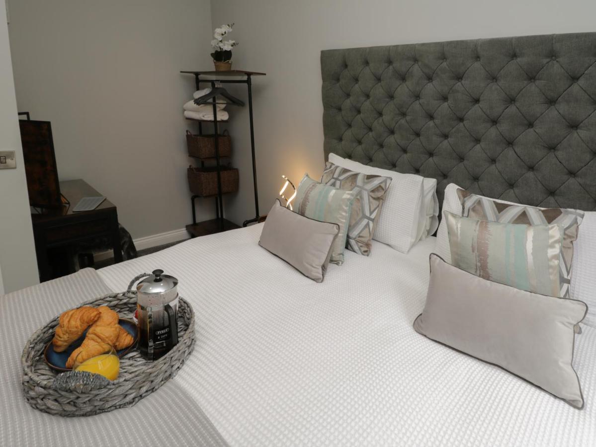Appartamento Sapphire Seas Whitby Esterno foto