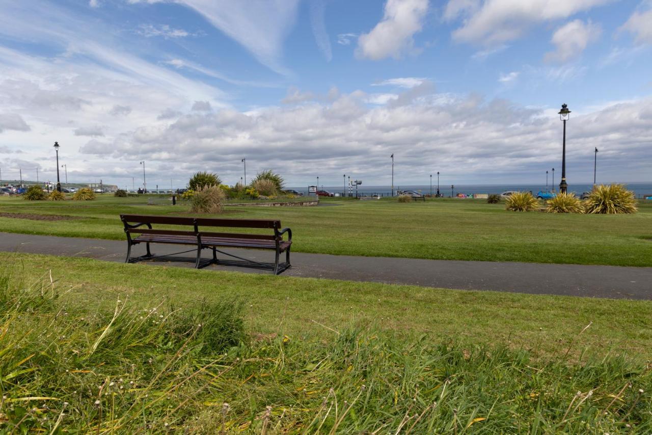 Appartamento Sapphire Seas Whitby Esterno foto