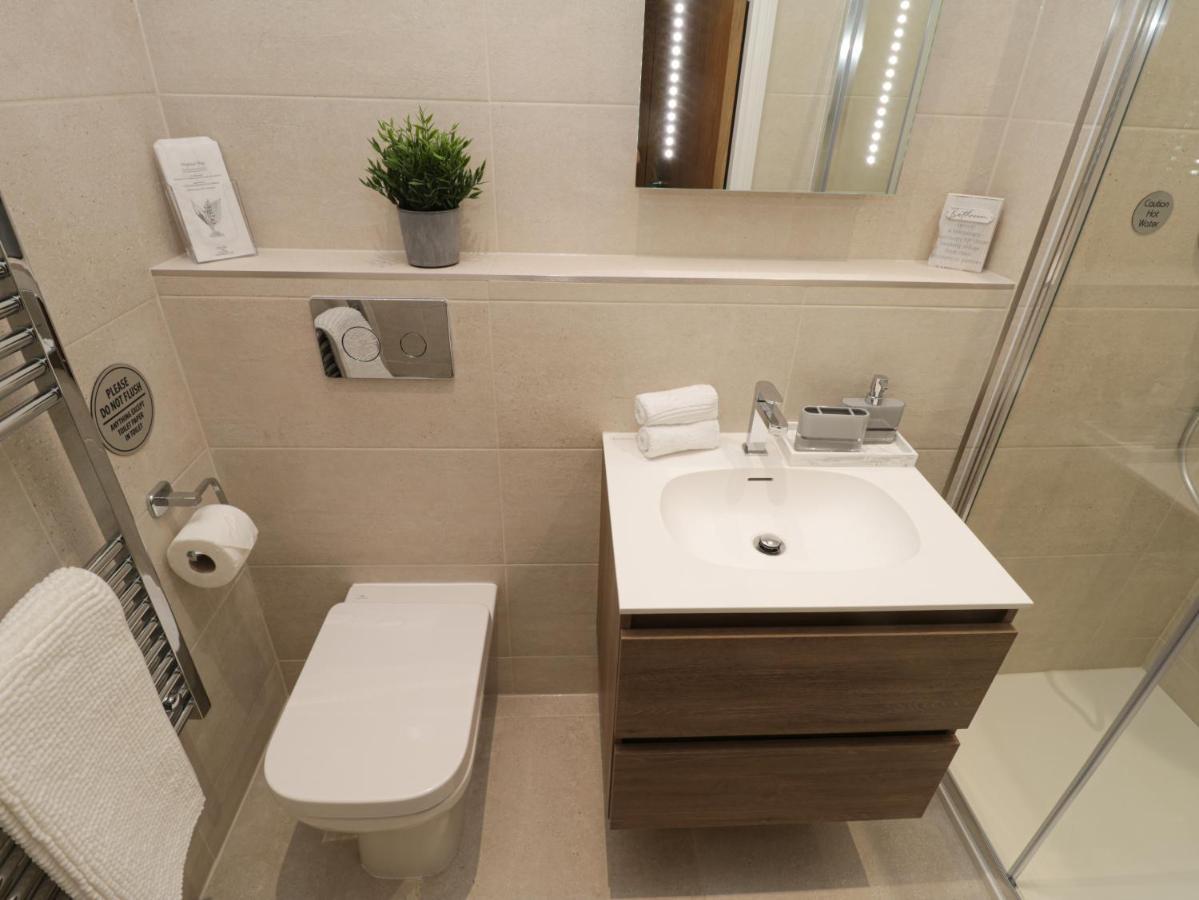 Appartamento Sapphire Seas Whitby Esterno foto