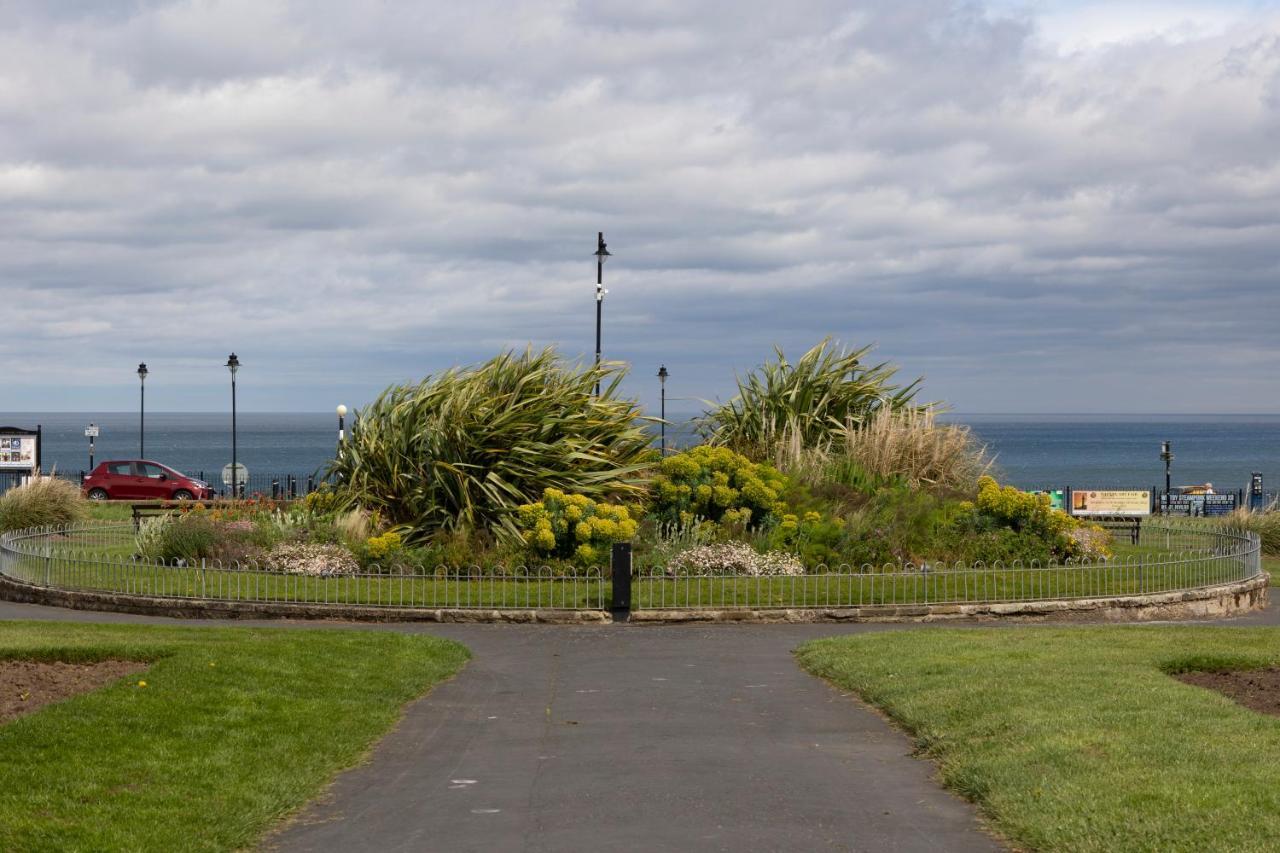Appartamento Sapphire Seas Whitby Esterno foto
