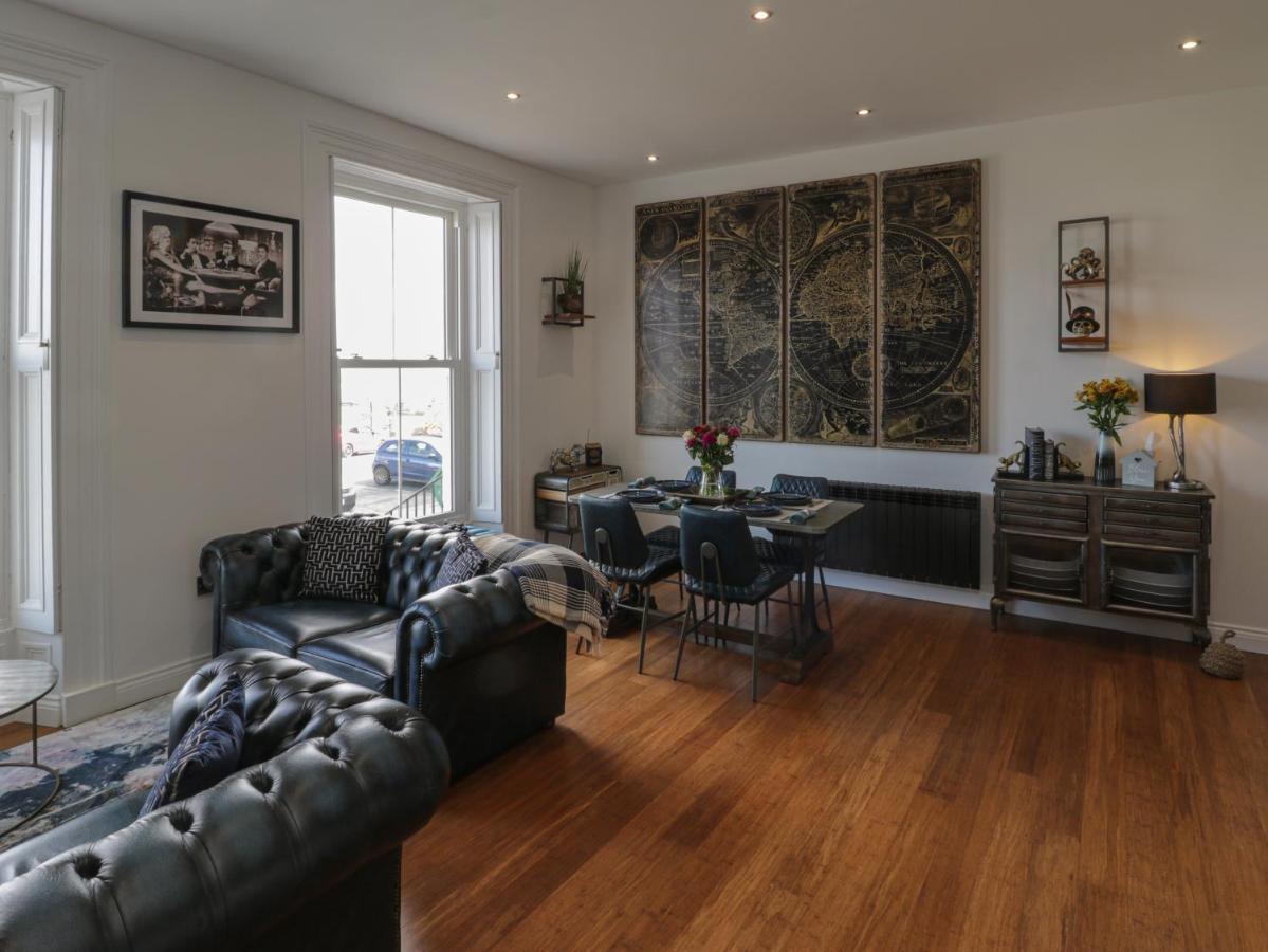 Appartamento Sapphire Seas Whitby Esterno foto